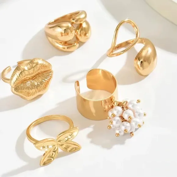 NEW! Zara model 5x Gold and Pearl Women's Ring Set
Adjustable set - Picture 3 of 4